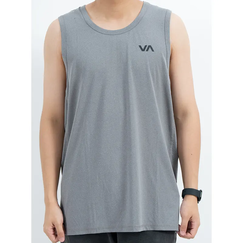 Top Tank Leher Scoop Kelabu dengan Logo Dada dan Huruf Sisi