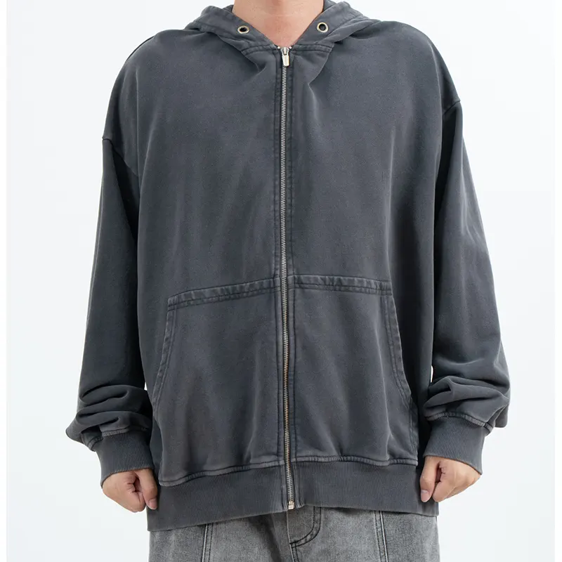 Hoodie Zip-Up Arang Bersaiz Besar dengan Penampilan Pudar