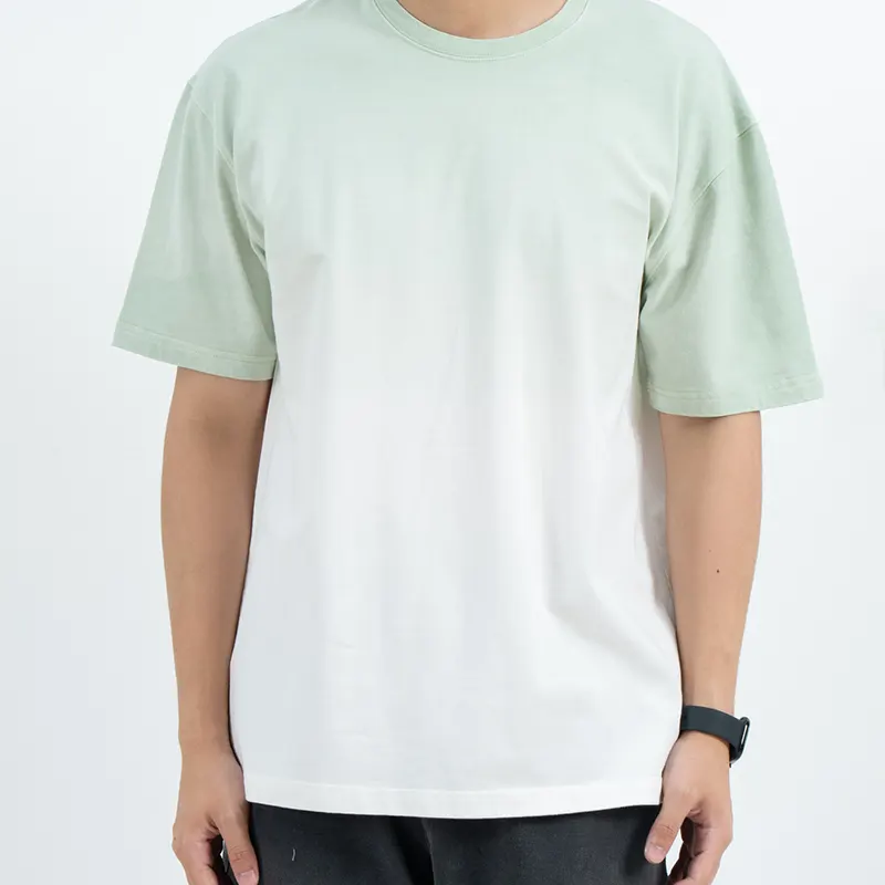 T-Shirt Ombre Pudina-ke-Putih Santai dengan Bahu Jatuh
