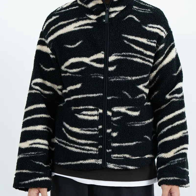 Jaket Fleece Kolar Berdiri dengan Jalur Abstrak Hitam dan Krim
